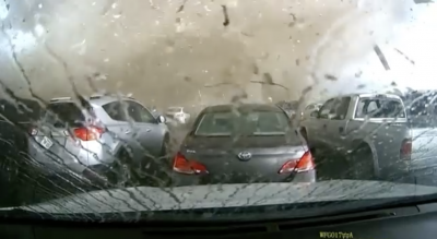 Камера на автомобил засне преминаването на торнадо отблизо