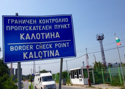 По границата с Румъния трафикът е интензивен на граничния контролно пропускателен
