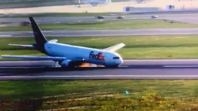Товарен самолет кацна аварийно на летището в Истанбул