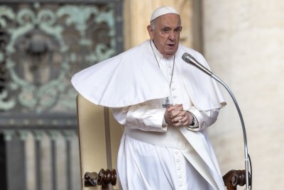 Папа Франциск осъди световната оръжейна индустрия като заяви че е ужасно