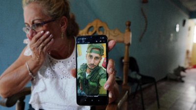 Русия привлича кубинци да се бият на нейна страна с пари и паспорти