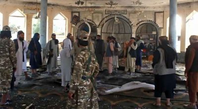 Въоръжен уби шестима богомолци в афганистанска джамия