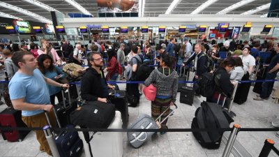 Масов срив в системата за граничен контрол на британските летища