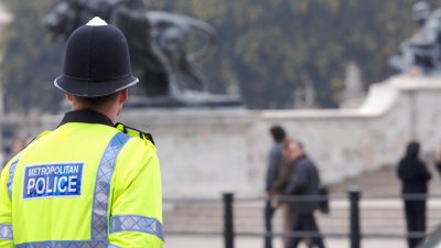 Британски полицай е изправен пред обвинения в тероризъм за това