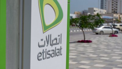 Арабският телекомуникационен гигант Emirates Telecommunications Group Co засега отрича да