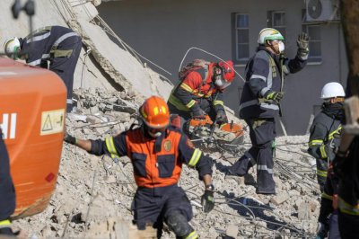 Надеждата за спасяването 44 мата строителни работници затрупани от дни под руините