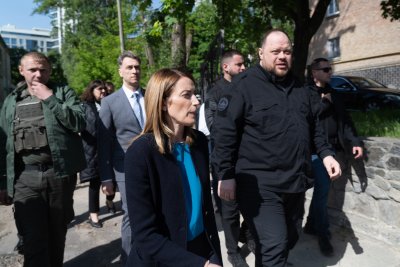 Председателят на Европейския парламент Роберта Мецола изненадващо посети Киев по