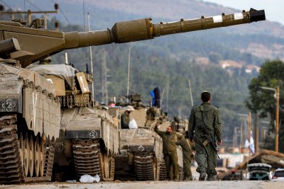 Израелските сили настъпват на север и юг в Газа
