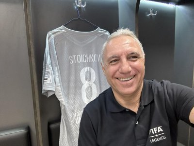 Ново признание: ФИФА покани Христо Стоичков