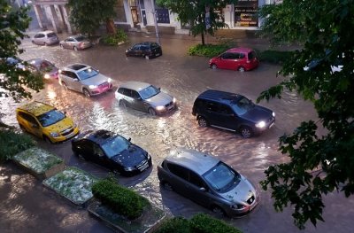 Плевен Плевен остана буквално под вода след проливен дъжд придружен