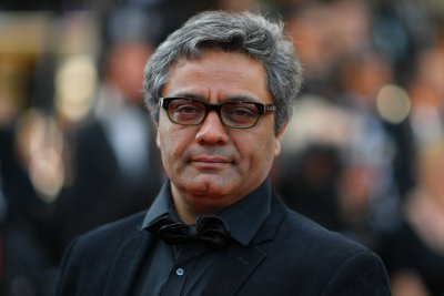 Известният ирански кинорежисьор и победител на Берлинале  Мохамад Расулоф е осъден на удари с