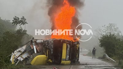 Тир се запали и спря движението по Е79 в Монтанско