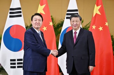 Китай и Южна Корея са изправени пред нарастващи трудности и трябва