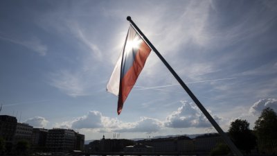 Екшън в Дупница: Кметът развя руското знаме 
