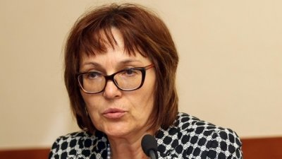Евгения Костадинова: 13 000 квестори, ДАНС и МВР ще бдят на матурите