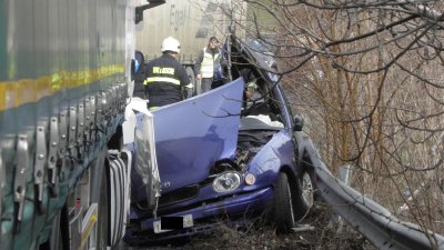 Катастрофа между тир и кола в Кюстендилско, жена е в болница