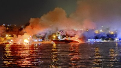 Пожар унищожи 22 яхти на пристанище в Хърватия