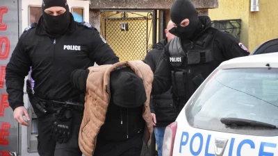 Полицията във Варна задържа четирима измамници представя ли се за