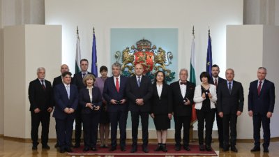 Румен Радев удостои с Почетния знак на президента изявени български