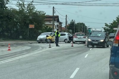 Двама са в болница след катастрофата в Първомай