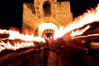 Дим от крепостта Царевец вдигна на крак пожарната във Велико