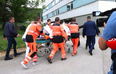 Лекарски консилиум решава дали да преместят Фицо в болница в Братислава