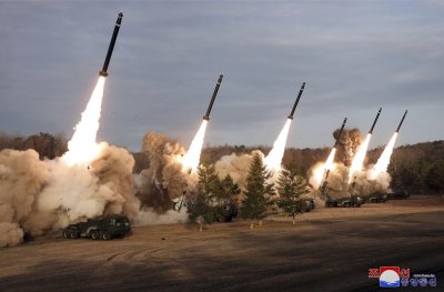 Северна Корея изстреля множество ракети с малък обсег от източния крайбрежен