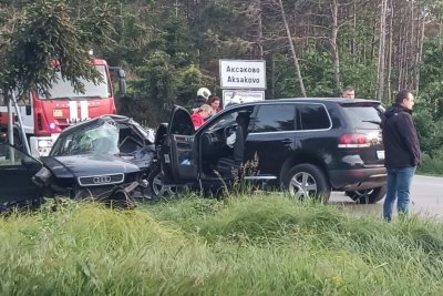 Повторен оглед на двата автомобила участвали в произшествието на входа