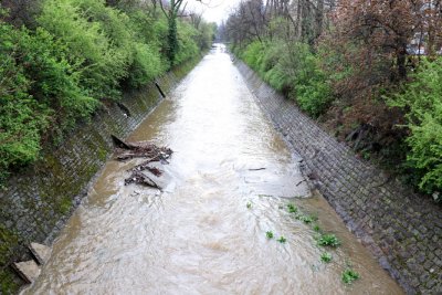 Сетиха се: Почистват 130 км речни корита в София