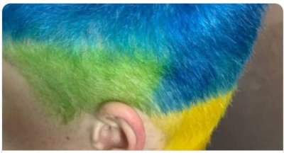 Руски съд глоби мъж: Боядисал си косата в цветовете на украинското знаме