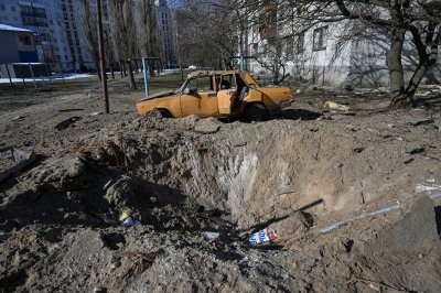 Украйна удари два пъти контролирания от Русия Луганск