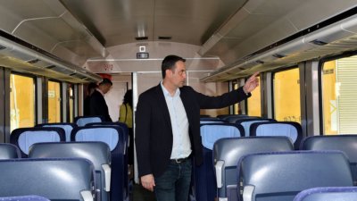 Първите 19 модернизирани пътнически вагона които Български държавни железници БДЖ