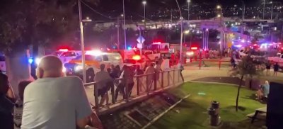 Кошмар: Рухна сцена на предизборно събитие, има 5 жертви и над 50 ранени в Мексико