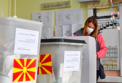 В седем избирателни секции в Република Северна Македония днес ще