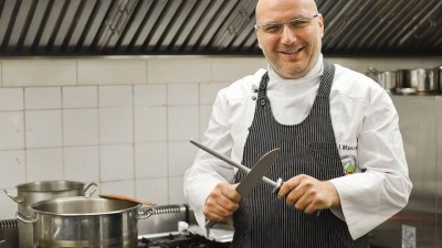 Прочутият шеф Иван Манчев е топ готвачът когото общинският съветник