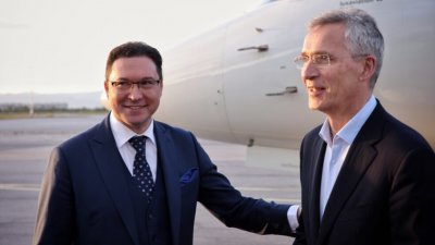 Генералният секретар на НАТО Йенс Столтенберг пристигна в България Той