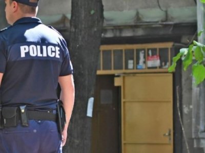 Вътрешно разследване срещу полицай от Твърдица и съмнения за нецензурни