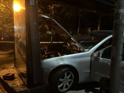 Няма опасност за живота на четиримата, пострадали в катастрофата на автобусна спирка във Варна