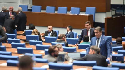ГЕРБ-СДС и ДПС внесоха искане за извънредно заседание на Народното събрание тази вечер