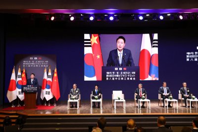Китай приветства рестартирането на отношенията с Япония и Южна Корея