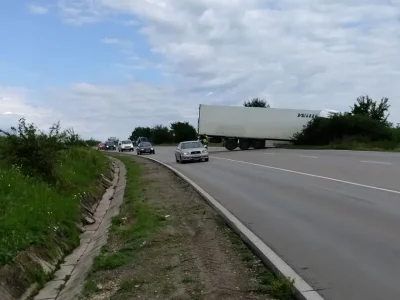 Катастрофирал тир блокира международния път Е-79 в посока Враца