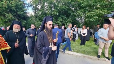 Посрещнаха тържествено новия Сливенски митрополит Арсений в Сливен