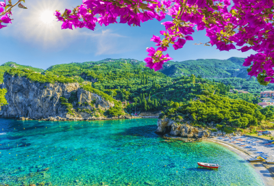 В Гърция от днес започна регистрацията за безплатни ваучери за почивка  Право имат и