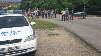 Протестиращи от наводнените през 2022 година села в Карловско блокираха