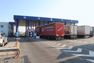 МВР: Предприети са действия за облекчаване на тежкотоварния трафик през Дунав мост 2