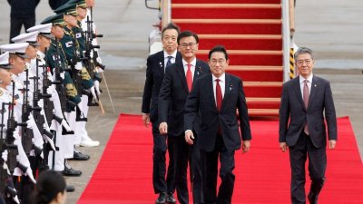 Китай и Япония се договориха да подновят редовните преговори между