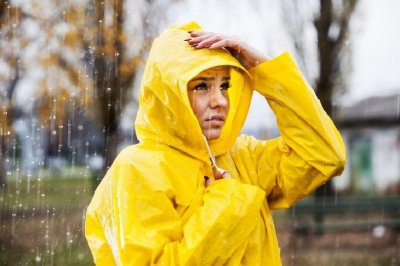 Жълт код за обилни валежи в няколко области утре