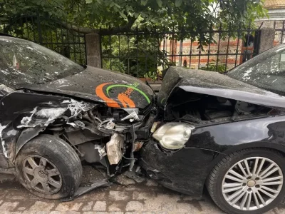 Три обвинения за дрогирания джигит, блъснал 3 коли във Велико Търново