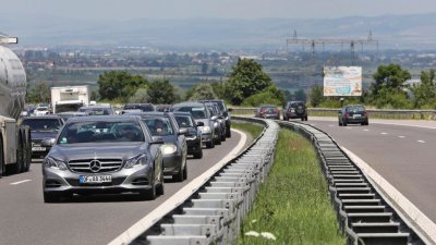 Ужасно задръстване се е образувало на изхода на град София