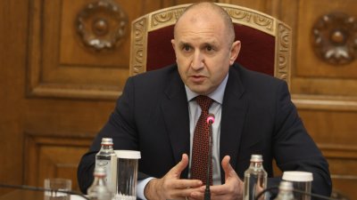 Неуместно е българското правителство да проявява колебание и непоследователност в